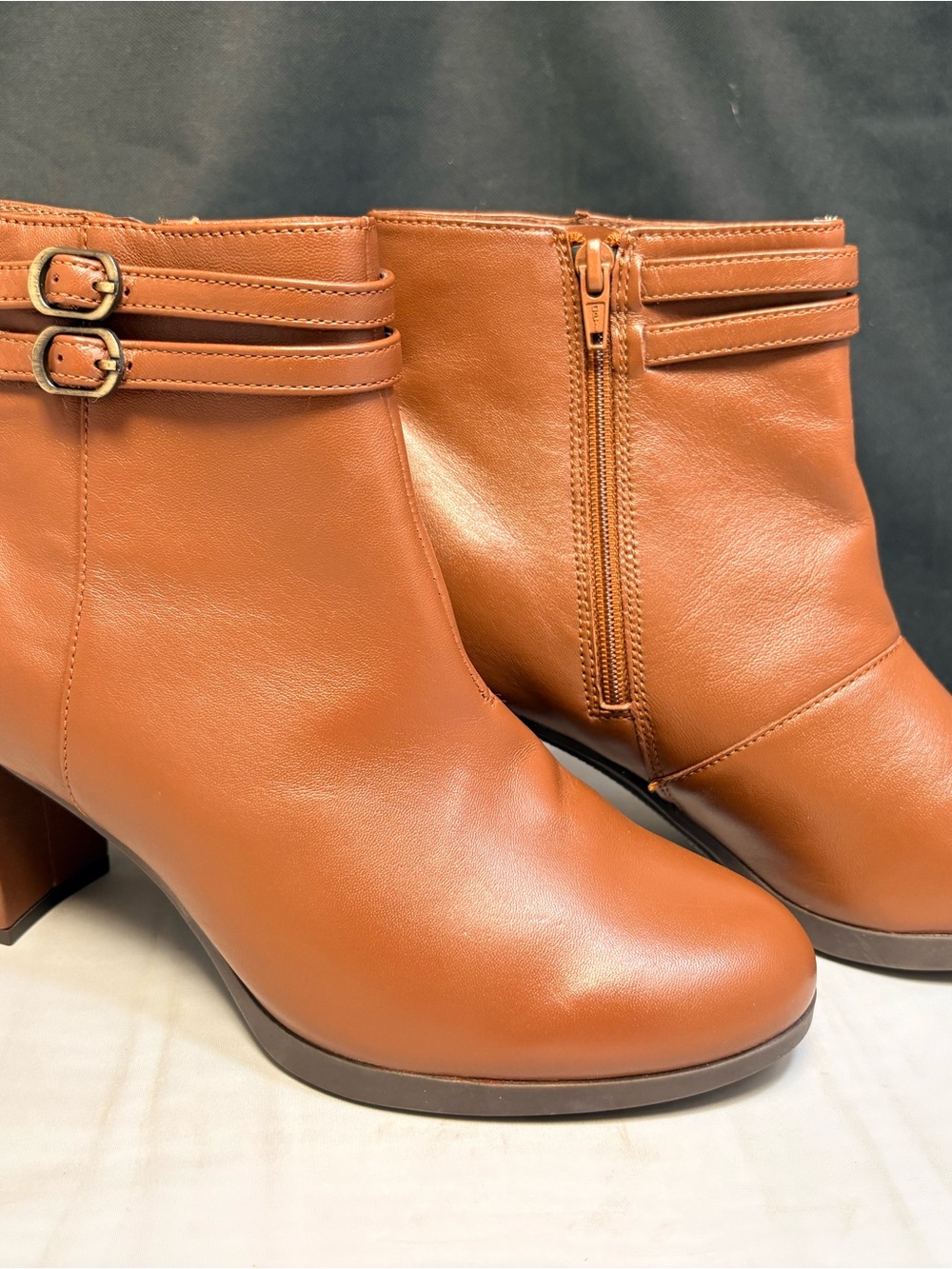 Woman's Boots Clarks Bayla Light Sz 8M Tan Brown Leather New